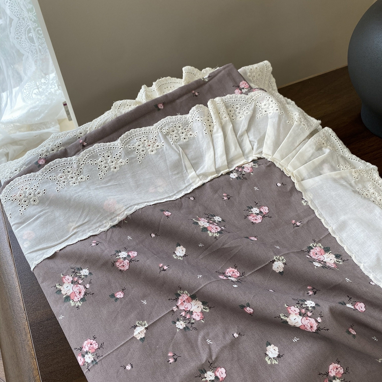 91家纺网 家纺一手货源 找家纺 奈萝家纺 2025新款13372全棉法式大花边床盖被套四件套 米雅