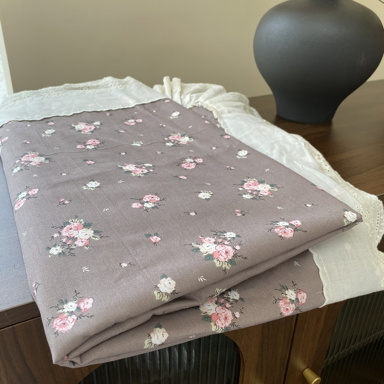 91家纺网 家纺一手货源 找家纺 奈萝家纺 2025新款13372全棉法式大花边床盖被套四件套 米雅