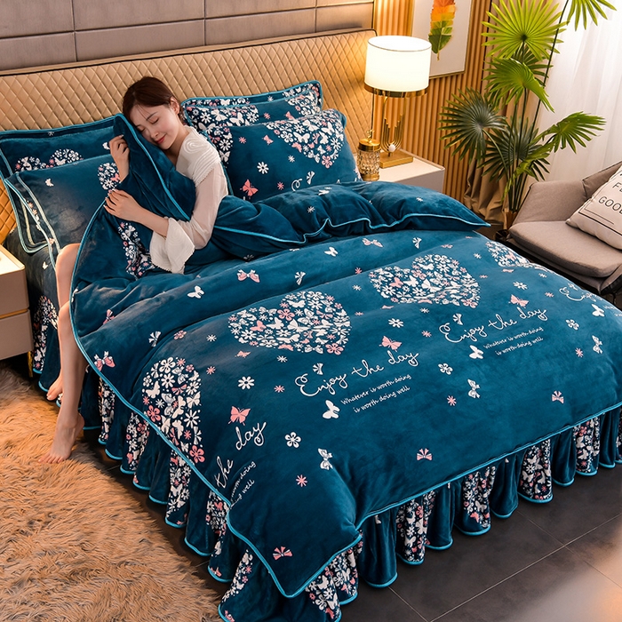 91家纺网 家纺一手货源 找家纺 （总） 妮恒美 2025新款牛奶绒印花床裙款四件套法莱绒四件套珊瑚金貂绒四件套