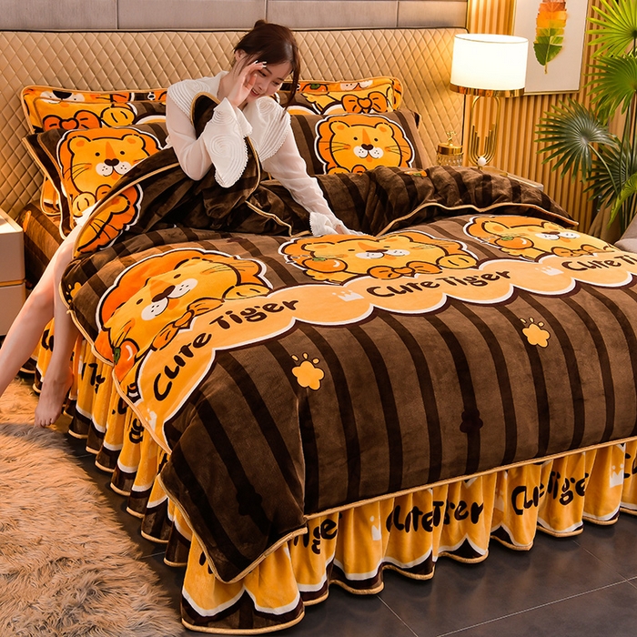 91家纺网 家纺一手货源 找家纺 （总） 妮恒美 2025新款牛奶绒印花床裙款四件套法莱绒四件套珊瑚金貂绒四件套