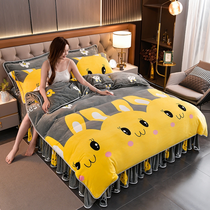 91家纺网 家纺一手货源 找家纺 （总） 妮恒美 2025新款牛奶绒印花床裙款四件套法莱绒四件套珊瑚金貂绒四件套