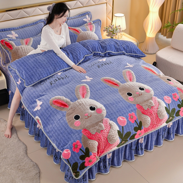 91家纺网 家纺一手货源 找家纺 （总） 妮恒美 2025新款牛奶绒印花床裙款四件套法莱绒四件套珊瑚金貂绒四件套