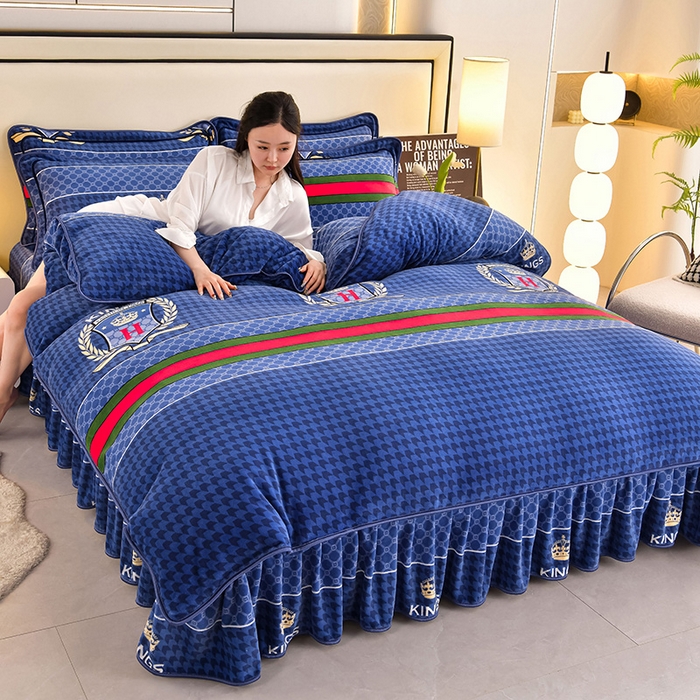 91家纺网 家纺一手货源 找家纺 （总） 妮恒美 2025新款牛奶绒印花床裙款四件套法莱绒四件套珊瑚金貂绒四件套