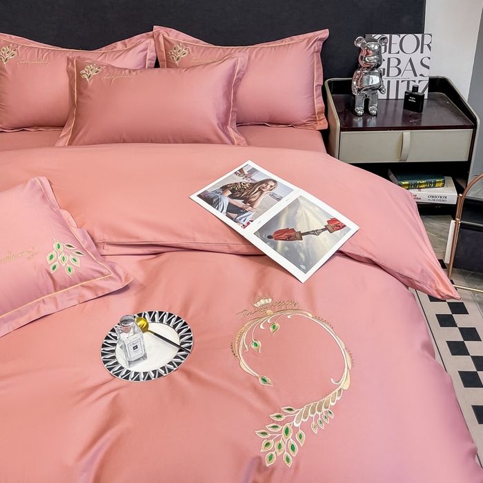 91家纺网 家纺一手货源 找家纺 艾迪尚家纺 2025新款120支刺绣长绒棉四六件套（新拍）-四六件套 孔雀-胭脂红