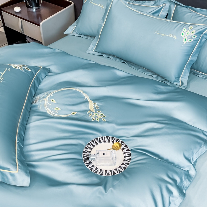 91家纺网 家纺一手货源 找家纺 艾迪尚家纺 2025新款120支刺绣长绒棉四六件套（新拍）-四六件套 孔雀-宾利蓝
