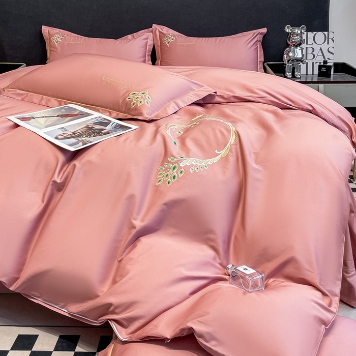 91家纺网 家纺一手货源 找家纺 艾迪尚家纺 2025新款120支刺绣长绒棉四六件套（新拍）-四六件套 孔雀-胭脂红