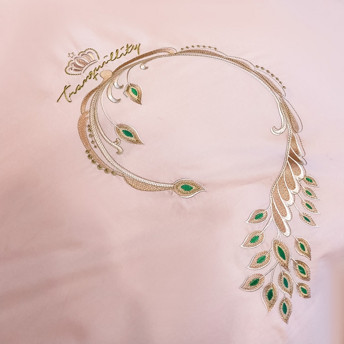 91家纺网 家纺一手货源 找家纺 艾迪尚家纺 2025新款120支刺绣长绒棉四六件套（新拍）-四六件套 孔雀-豆沙粉