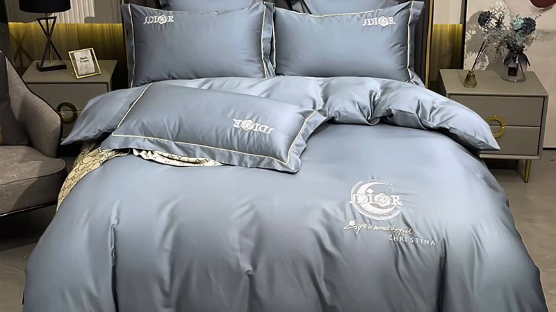 91家纺网 家纺一手货源 找家纺 艾迪尚家纺 2025新款120支刺绣长绒棉四六件套（新拍）-四六件套 山茶花-绅士灰