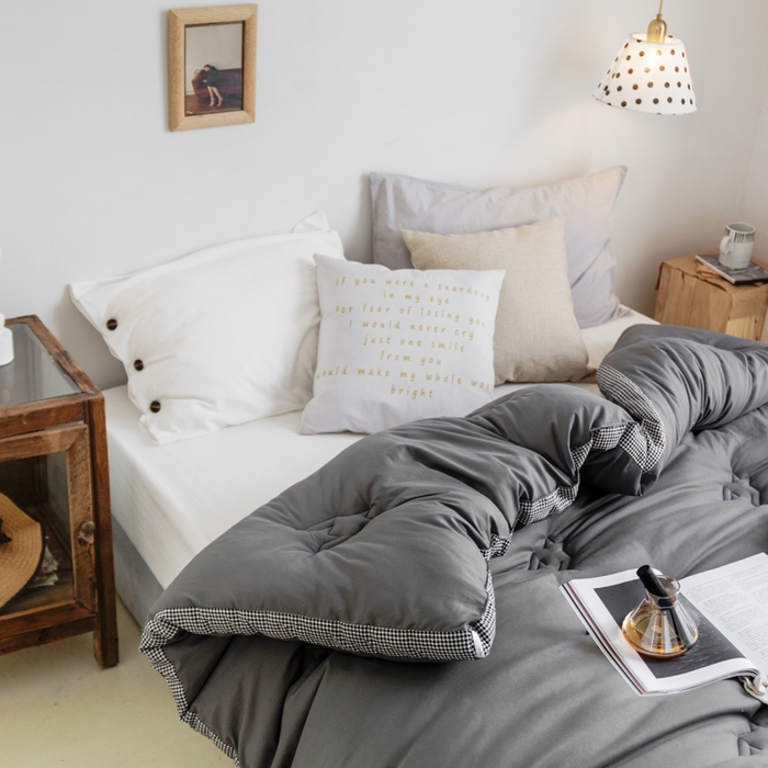 91家纺网 家纺一手货源 找家纺 VIP被业 2025新款新疆棉花千鸟格立体秋冬被全棉水洗棉被子被芯 烫金灰