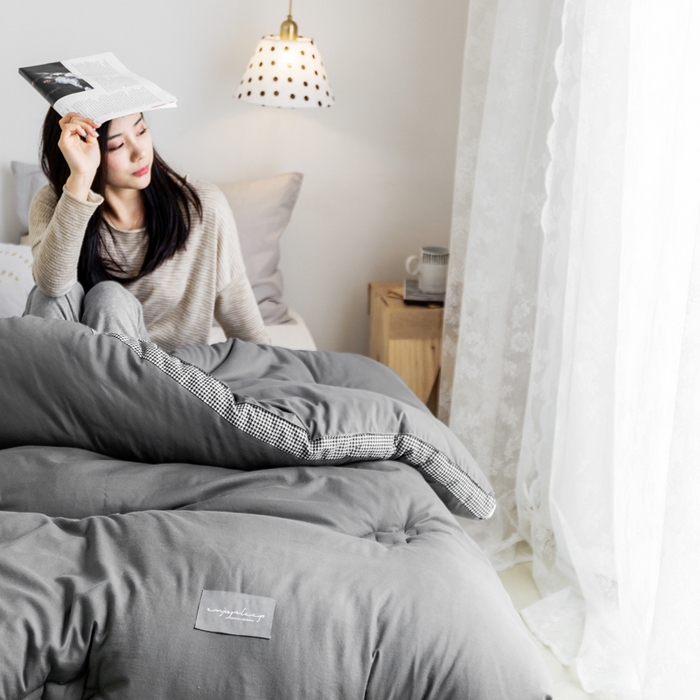 91家纺网 家纺一手货源 找家纺 VIP被业 2025新款新疆棉花千鸟格立体秋冬被全棉水洗棉被子被芯 烫金灰