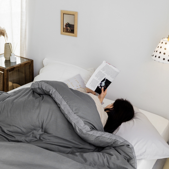 91家纺网 家纺一手货源 找家纺 VIP被业 2025新款新疆棉花千鸟格立体秋冬被全棉水洗棉被子被芯 烫金灰