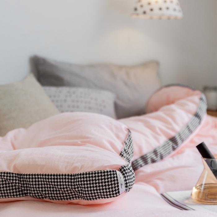 91家纺网 家纺一手货源 找家纺 VIP被业 2025新款新疆棉花千鸟格立体秋冬被全棉水洗棉被子被芯 胭脂粉