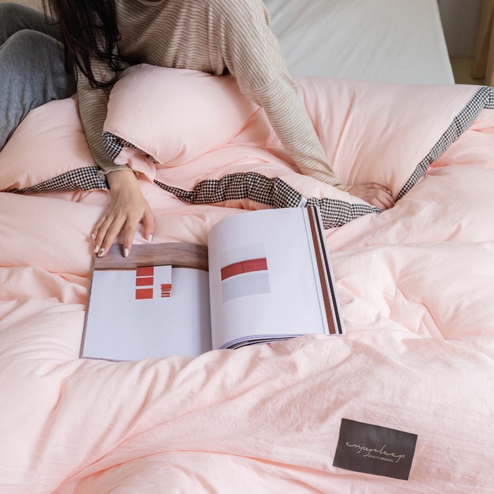 91家纺网 家纺一手货源 找家纺 VIP被业 2025新款新疆棉花千鸟格立体秋冬被全棉水洗棉被子被芯 胭脂粉