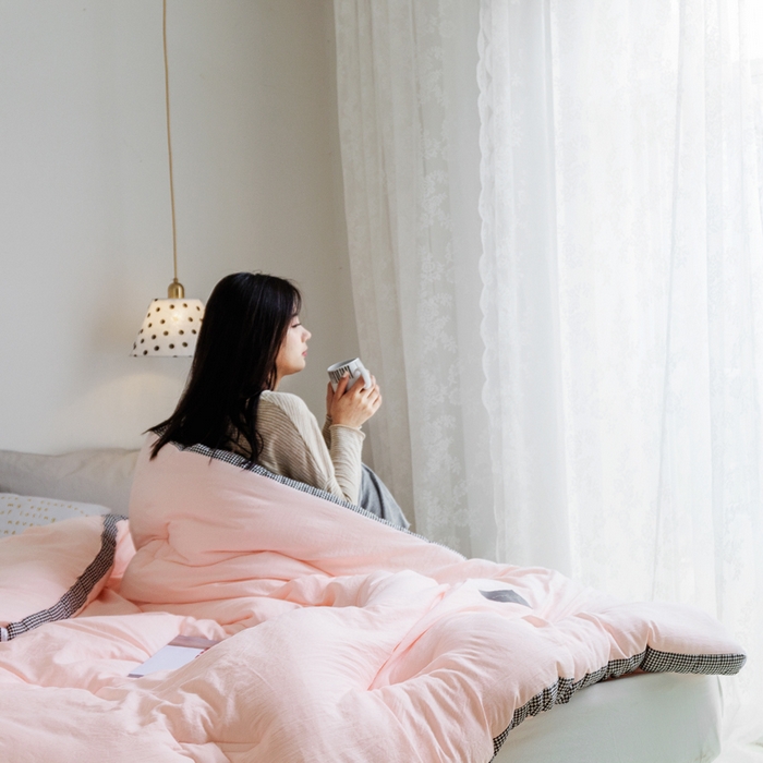 91家纺网 家纺一手货源 找家纺 VIP被业 2025新款新疆棉花千鸟格立体秋冬被全棉水洗棉被子被芯 胭脂粉