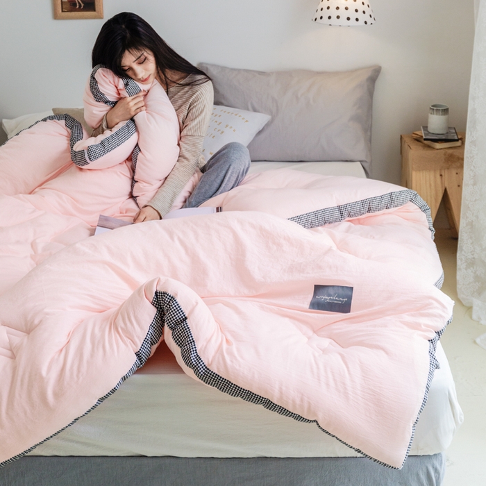 91家纺网 家纺一手货源 找家纺 VIP被业 2025新款新疆棉花千鸟格立体秋冬被全棉水洗棉被子被芯 胭脂粉