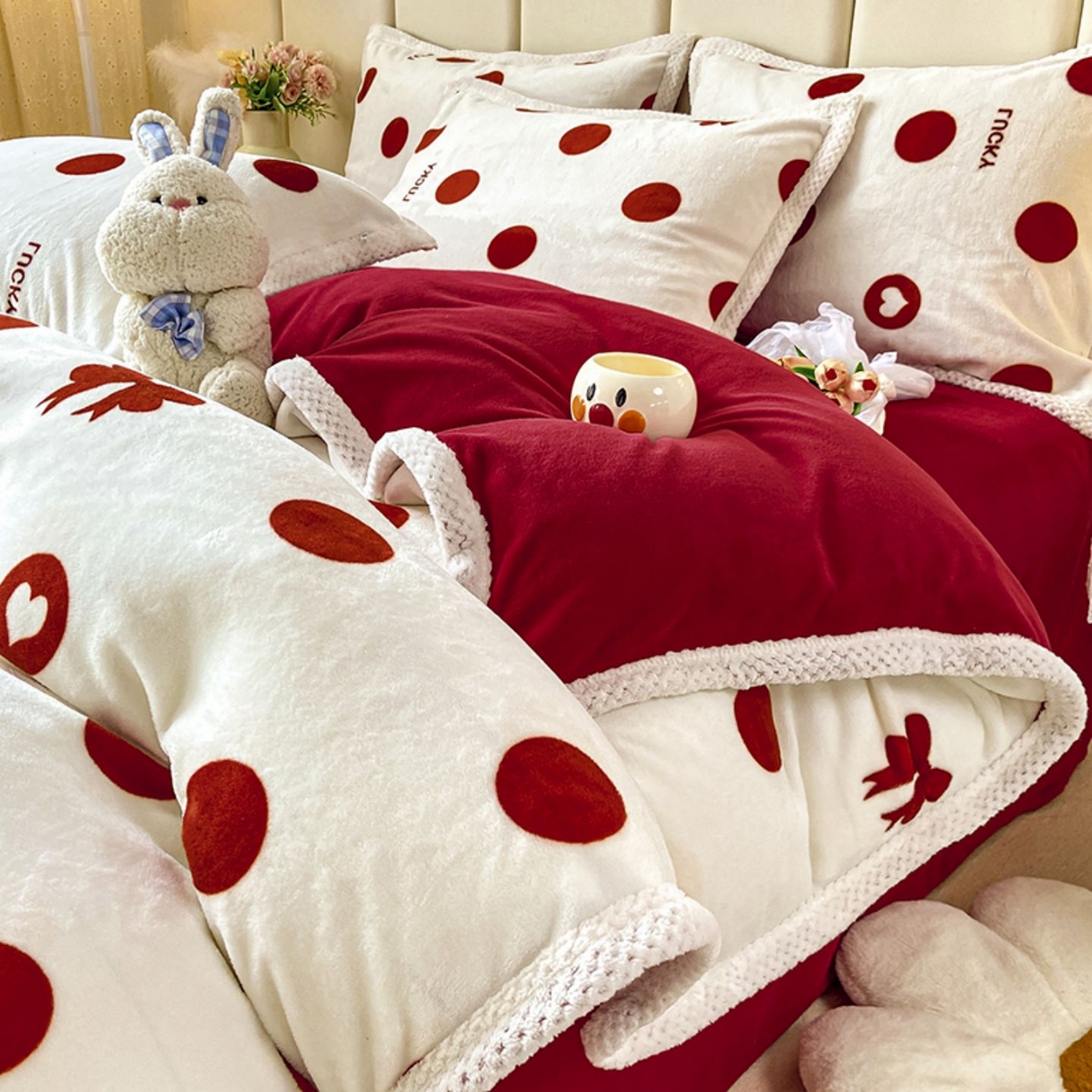 91家纺网 家纺一手货源 找家纺 （总）阿亮家纺 2025新款高克重大包边菠萝格牛奶绒活性印染四件套