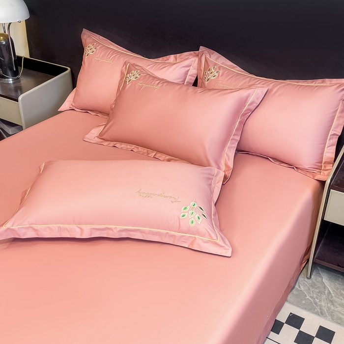 91家纺网 家纺一手货源 找家纺 艾迪尚家纺 2025新款120支刺绣长绒棉四六件套（新拍）-枕套 孔雀-胭脂红