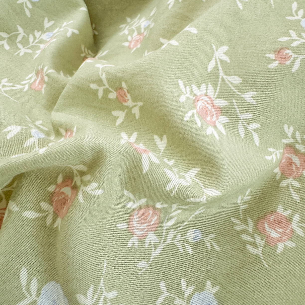 91家纺网 家纺一手货源 找家纺 罗亿家纺 2025新款软绵绵的双拼印花小清新水洗云朵棉四件套（含买家秀场景二）春江雾