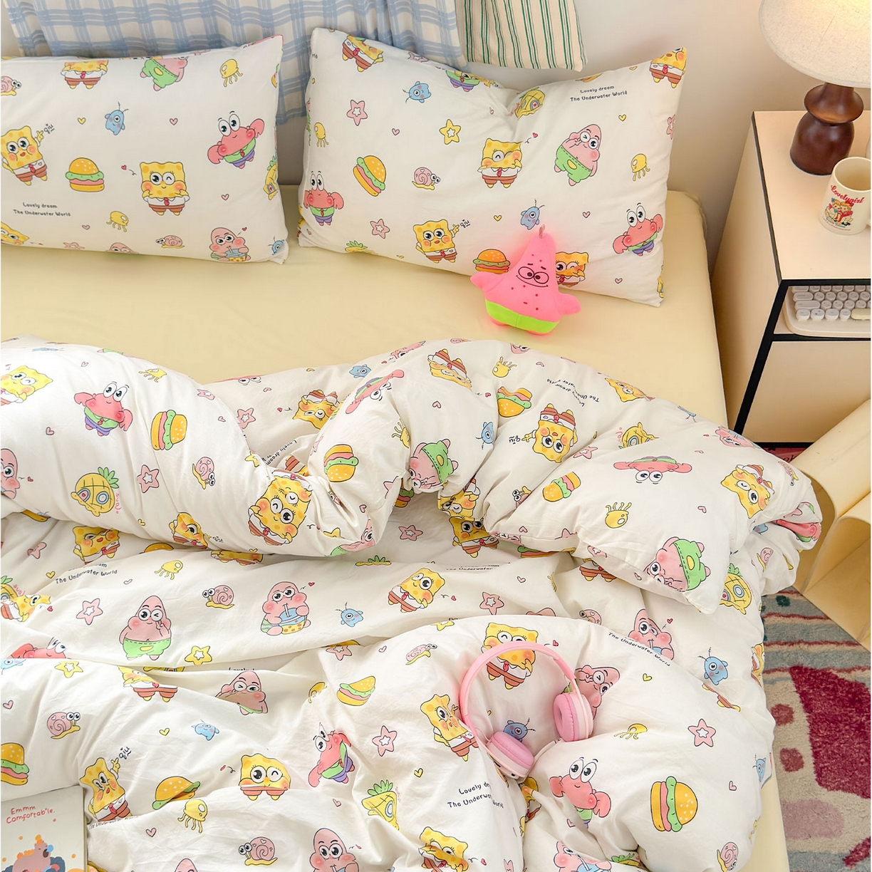 91家纺网 家纺一手货源 找家纺 罗亿家纺 2025新款软绵绵的双拼印花小清新水洗云朵棉四件套（含买家秀场景二）开心小海棉