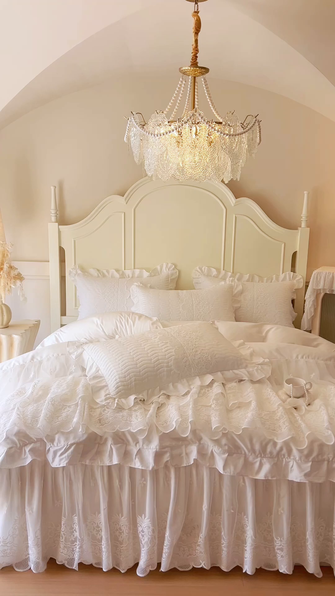 91家纺网 家纺一手货源 找家纺 恋尚 2025新款60S贡缎长绒棉全棉纯棉拉链可拆卸床笠款床裙四件套-曼莉系列 曼莉-珍珠白