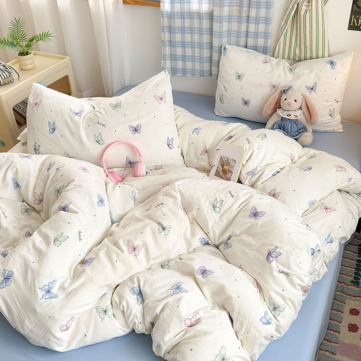 91家纺网 家纺一手货源 找家纺 罗亿家纺 2025新款软绵绵的双拼印花小清新水洗云朵棉四件套（含买家秀场景二）彩蝴蝶