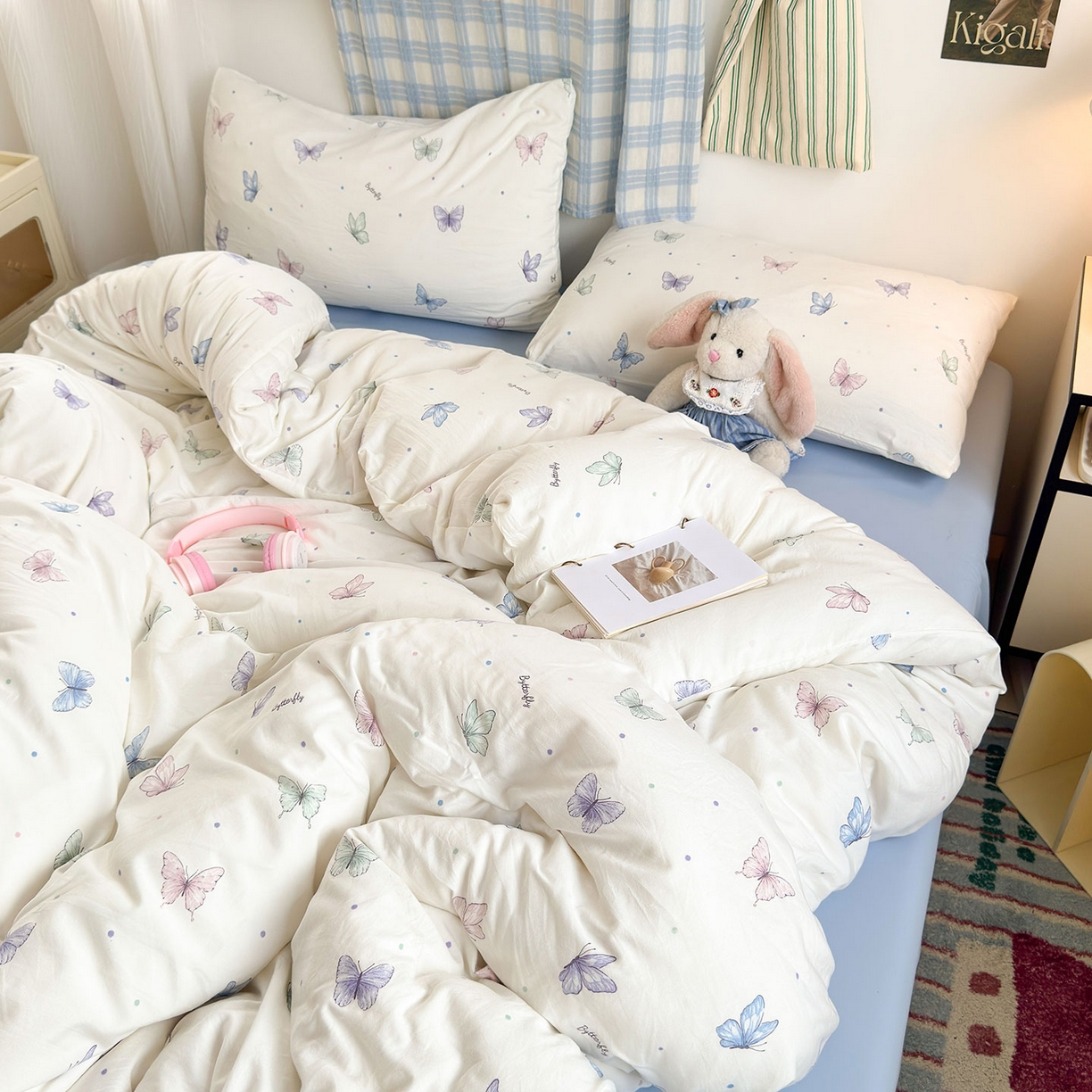 91家纺网 家纺一手货源 找家纺 罗亿家纺 2025新款软绵绵的双拼印花小清新水洗云朵棉四件套（含买家秀场景二）彩蝴蝶