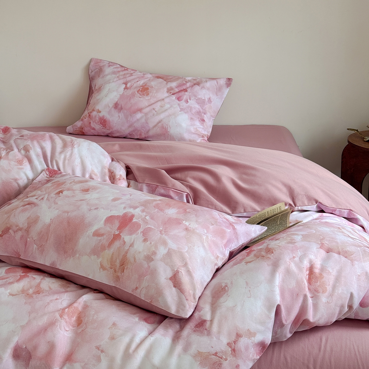 91家纺网 家纺一手货源 找家纺 窝米 2025新款全棉火山磨毛花卉系列四件套-第二批 雾祷粉