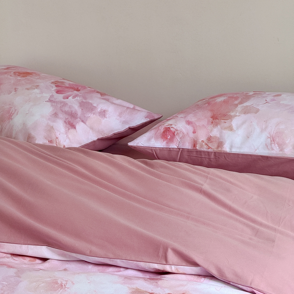 91家纺网 家纺一手货源 找家纺 窝米 2025新款全棉火山磨毛花卉系列四件套-第二批 雾祷粉