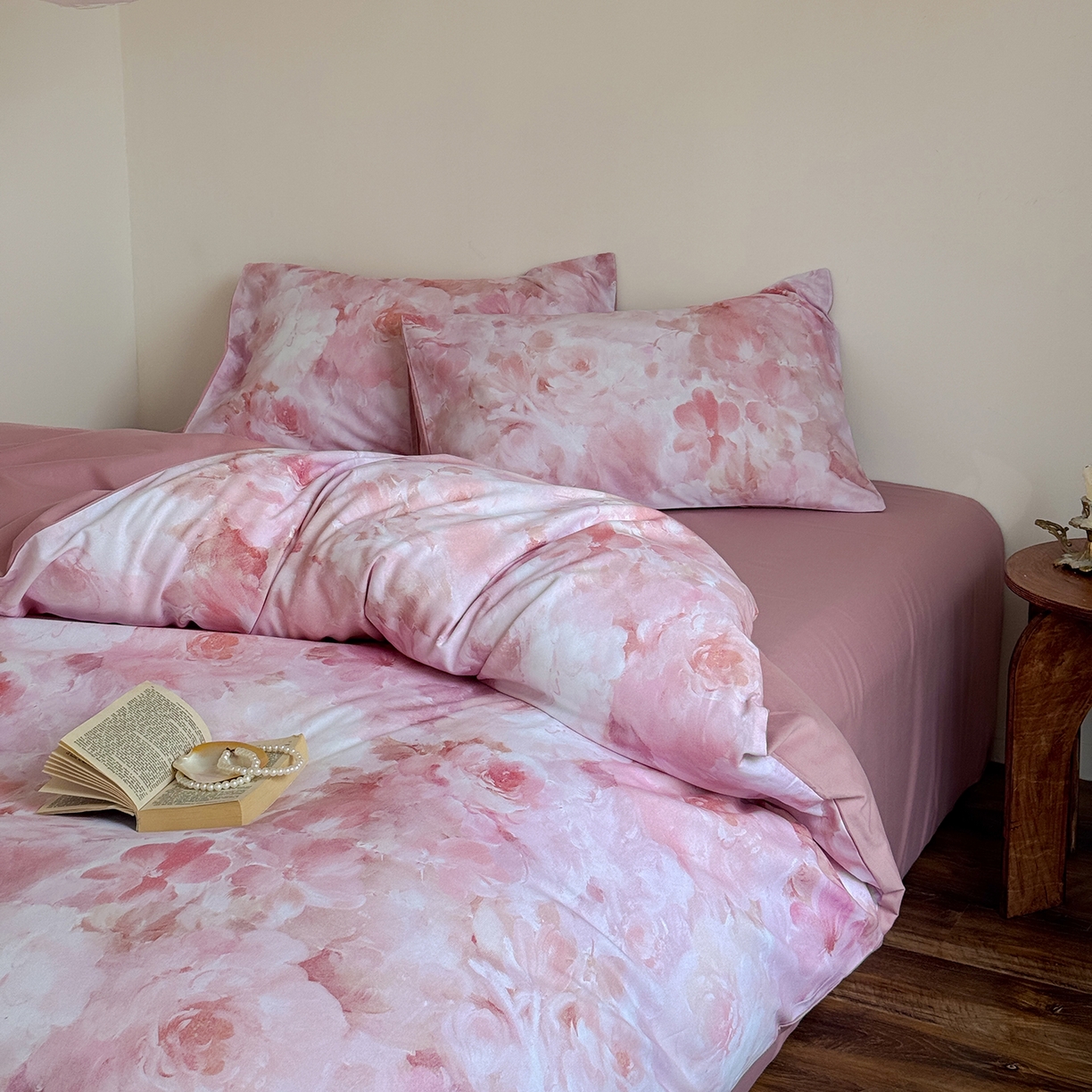 91家纺网 家纺一手货源 找家纺 窝米 2025新款全棉火山磨毛花卉系列四件套-第二批 雾祷粉