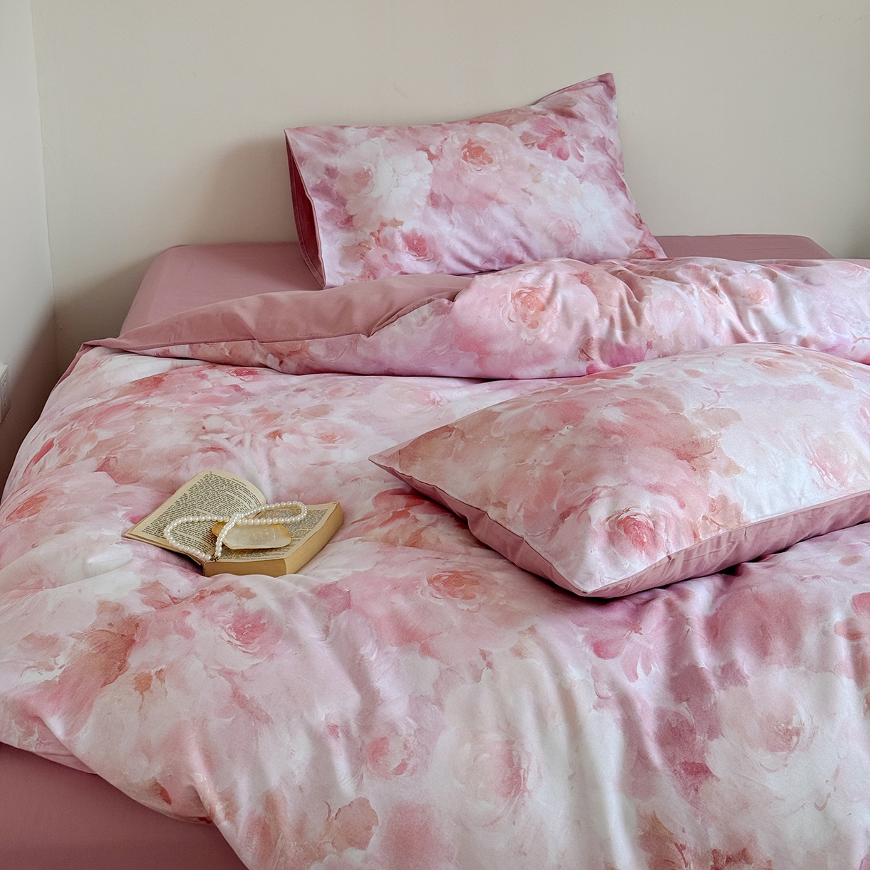 91家纺网 家纺一手货源 找家纺 窝米 2025新款全棉火山磨毛花卉系列四件套-第二批 雾祷粉