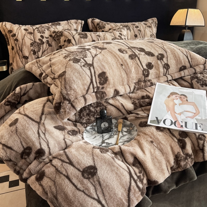 91家纺网 家纺一手货源 找家纺 仟网汇 2025新款兔毛绒法式宽边四件套牛奶绒 陌上花开