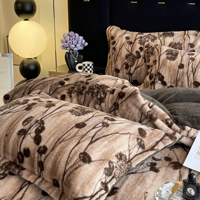 91家纺网 家纺一手货源 找家纺 仟网汇 2025新款兔毛绒法式宽边四件套牛奶绒 陌上花开