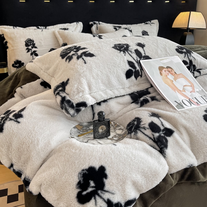 91家纺网 家纺一手货源 找家纺 仟网汇 2025新款兔毛绒法式宽边四件套牛奶绒 邂逅玫瑰