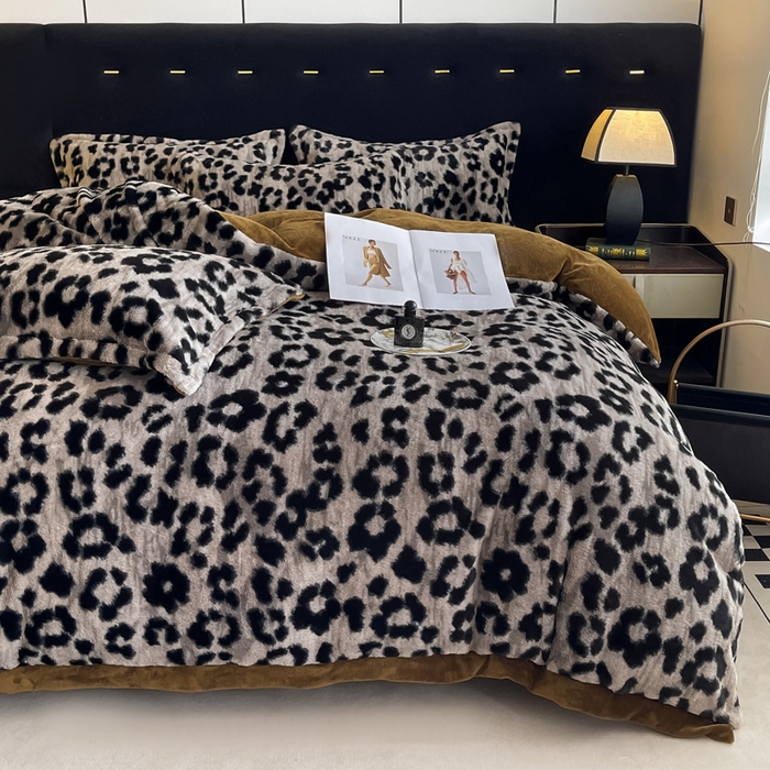 91家纺网 家纺一手货源 找家纺 仟网汇 2025新款兔毛绒法式宽边四件套牛奶绒 豹纹卡其