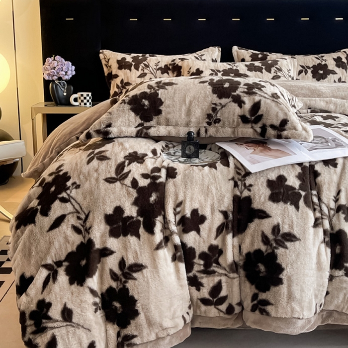 91家纺网 家纺一手货源 找家纺 仟网汇 2025新款兔毛绒法式宽边四件套牛奶绒 干枯玫瑰