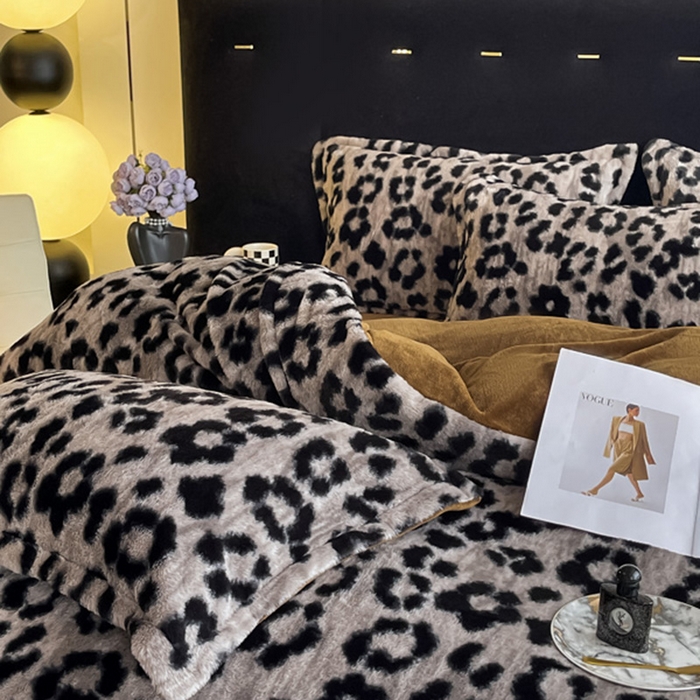 91家纺网 家纺一手货源 找家纺 仟网汇 2025新款兔毛绒法式宽边四件套牛奶绒 豹纹卡其