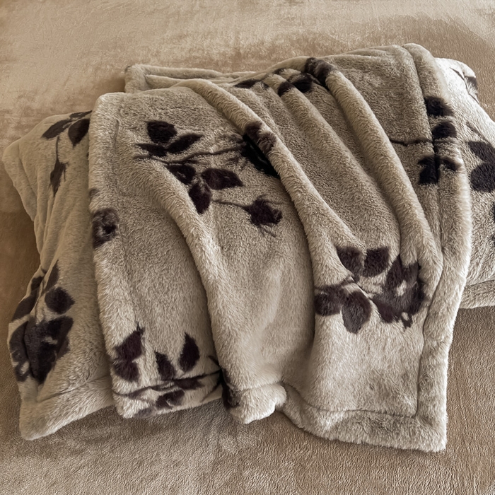 91家纺网 家纺一手货源 找家纺 仟网汇 2025新款兔毛绒法式宽边四件套牛奶绒 拿铁玫瑰