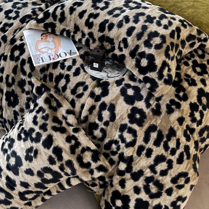 91家纺网 家纺一手货源 找家纺 （总）仟网汇 2025新款兔毛绒法式宽边四件套牛奶绒