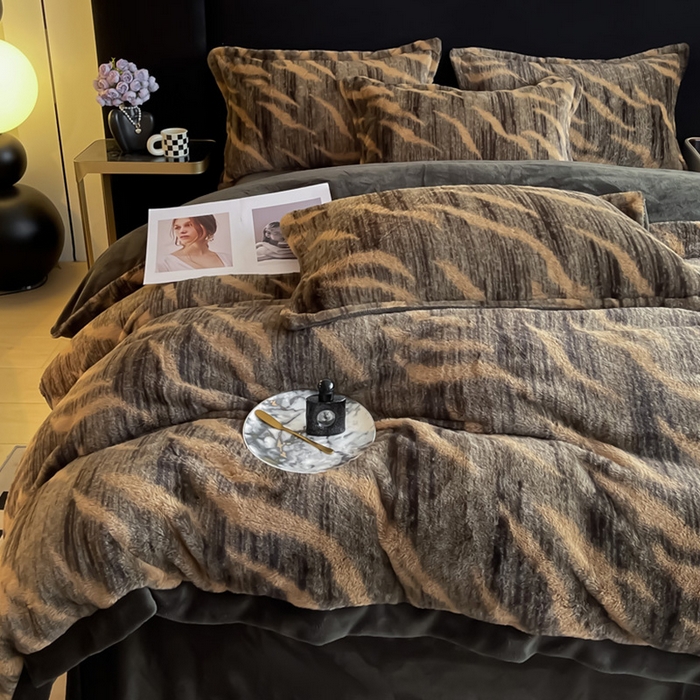 91家纺网 家纺一手货源 找家纺 仟网汇 2025新款兔毛绒法式宽边四件套牛奶绒 鎏金岁月