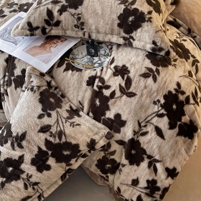 91家纺网 家纺一手货源 找家纺 仟网汇 2025新款兔毛绒法式宽边四件套牛奶绒 干枯玫瑰