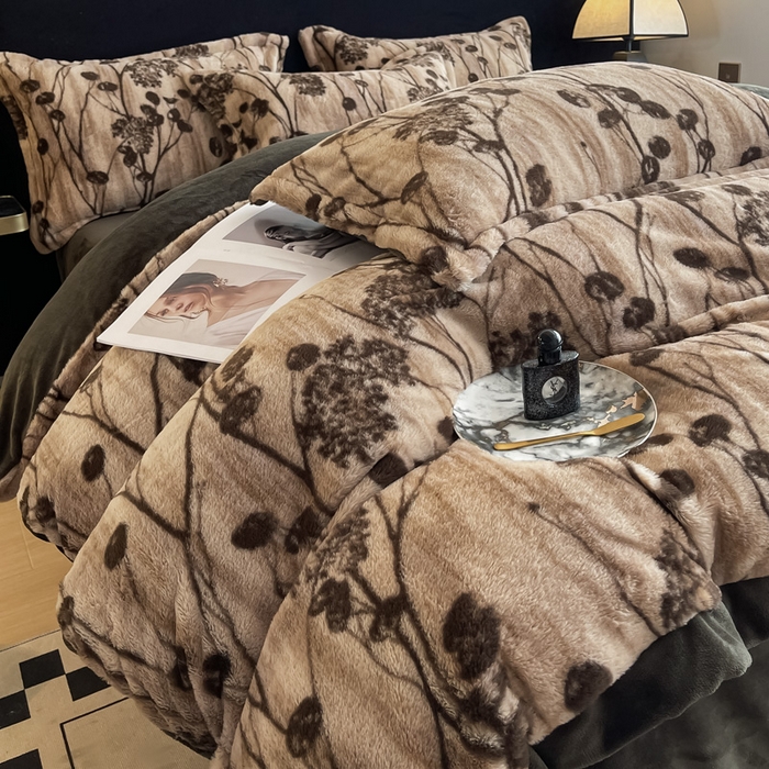 91家纺网 家纺一手货源 找家纺 仟网汇 2025新款兔毛绒法式宽边四件套牛奶绒 陌上花开