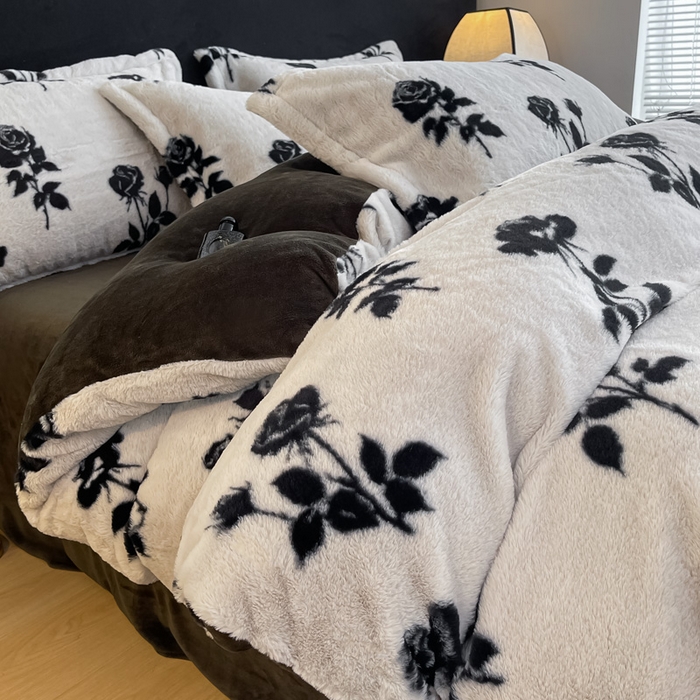 91家纺网 家纺一手货源 找家纺 仟网汇 2025新款兔毛绒法式宽边四件套牛奶绒 邂逅玫瑰