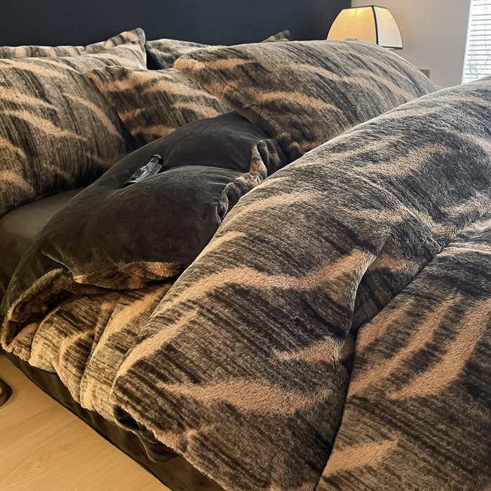 91家纺网 家纺一手货源 找家纺 仟网汇 2025新款兔毛绒法式宽边四件套牛奶绒 鎏金岁月