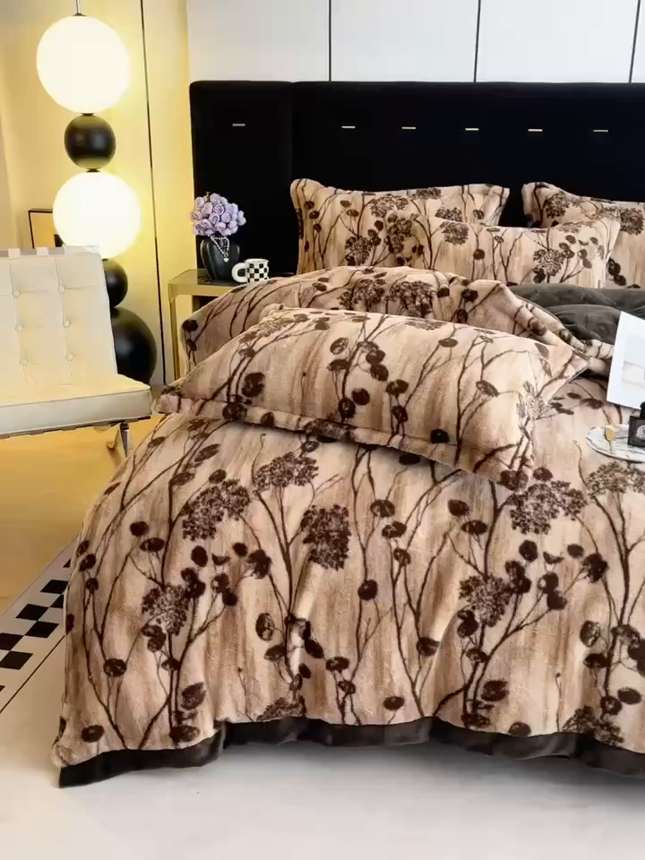 91家纺网 家纺一手货源 找家纺 仟网汇 2025新款兔毛绒法式宽边四件套牛奶绒 陌上花开