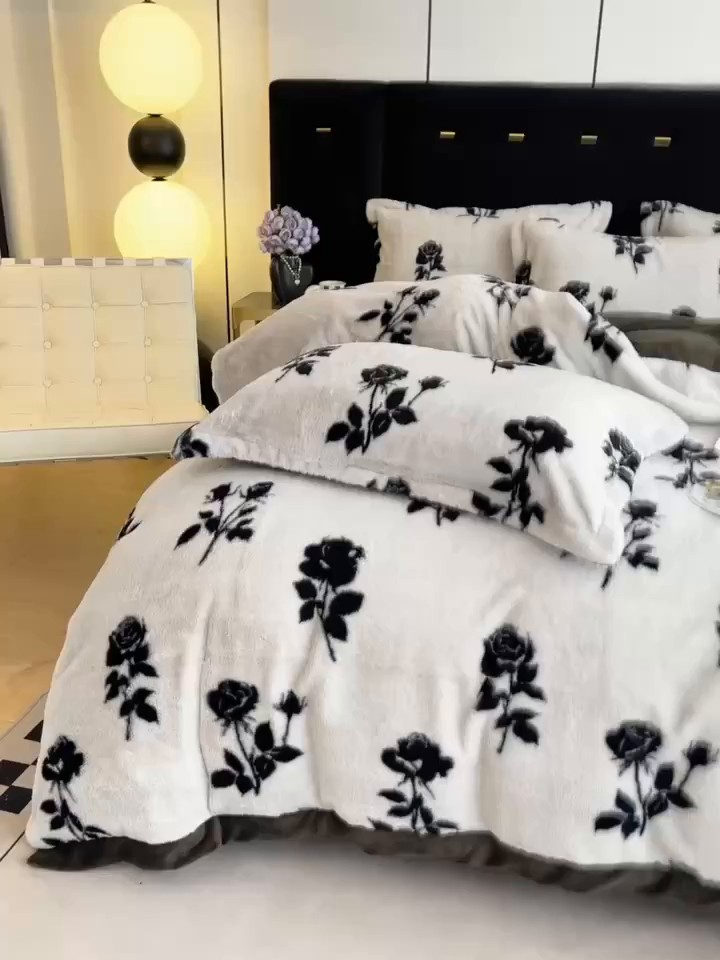 91家纺网 家纺一手货源 找家纺 仟网汇 2025新款兔毛绒法式宽边四件套牛奶绒 邂逅玫瑰