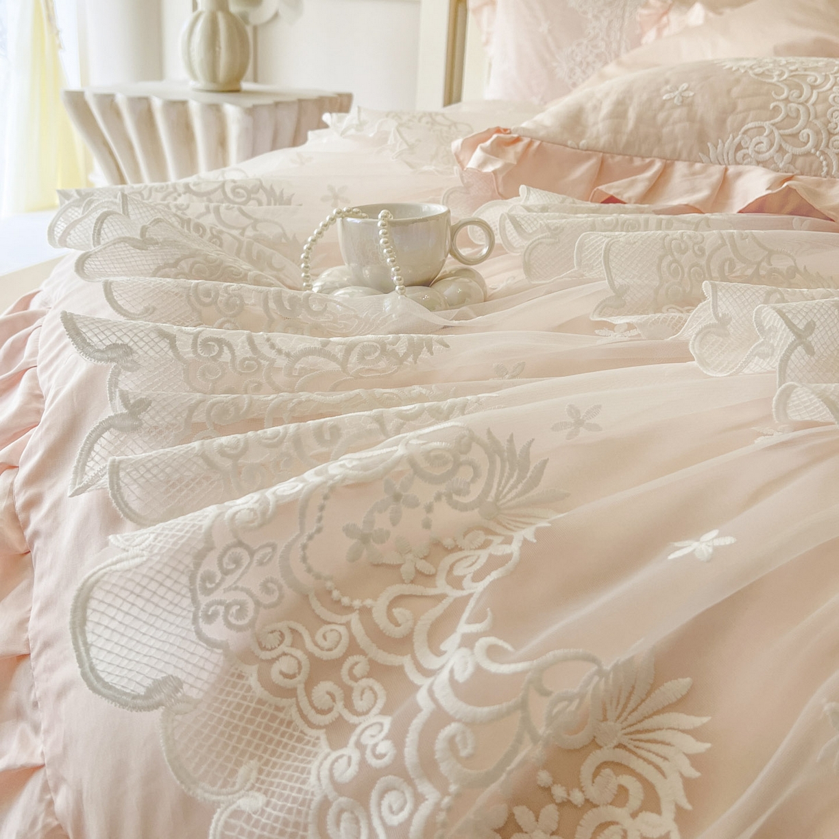 91家纺网 家纺一手货源 找家纺 （总）恋尚 2025新款60S贡缎长绒棉全棉纯棉拉链可拆卸单被套床笠款单床裙床裙单品-曼莉系列 控价170起！