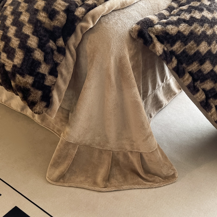 91家纺网 家纺一手货源 找家纺 仟网汇 2025新款兔毛绒法式宽边四件套牛奶绒 南法假日