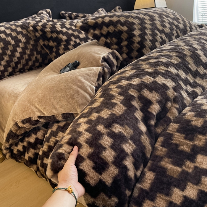 91家纺网 家纺一手货源 找家纺 仟网汇 2025新款兔毛绒法式宽边四件套牛奶绒 南法假日