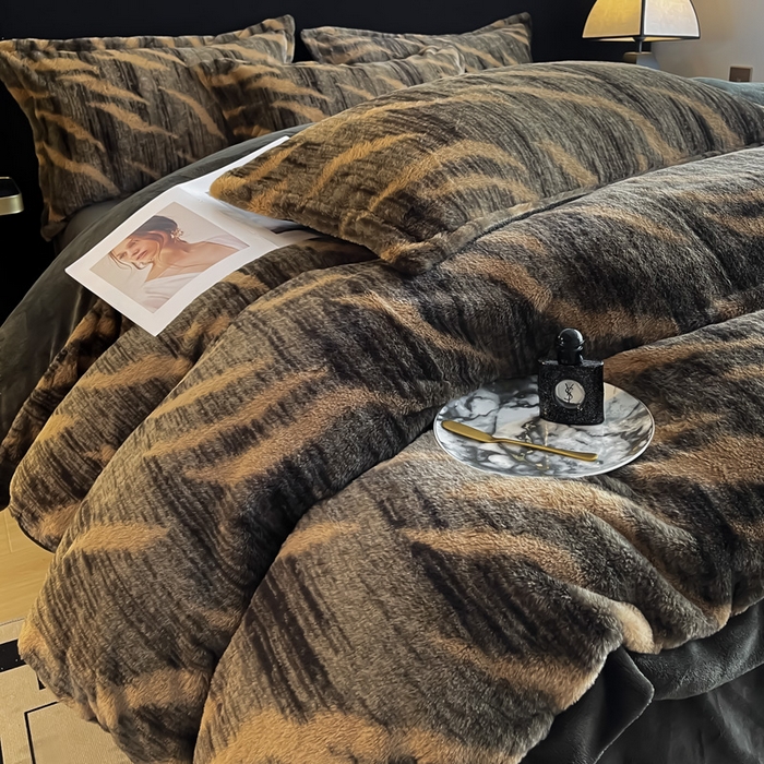 91家纺网 家纺一手货源 找家纺 仟网汇 2025新款兔毛绒法式宽边四件套牛奶绒 鎏金岁月