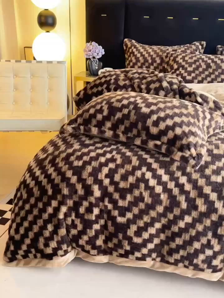 91家纺网 家纺一手货源 找家纺 仟网汇 2025新款兔毛绒法式宽边四件套牛奶绒 南法假日